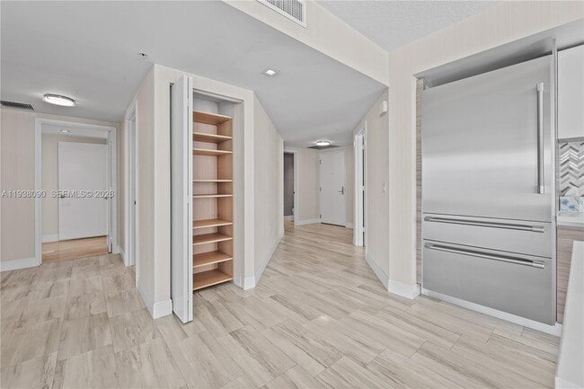 Building Photo - 300 Sunny Isles Blvd