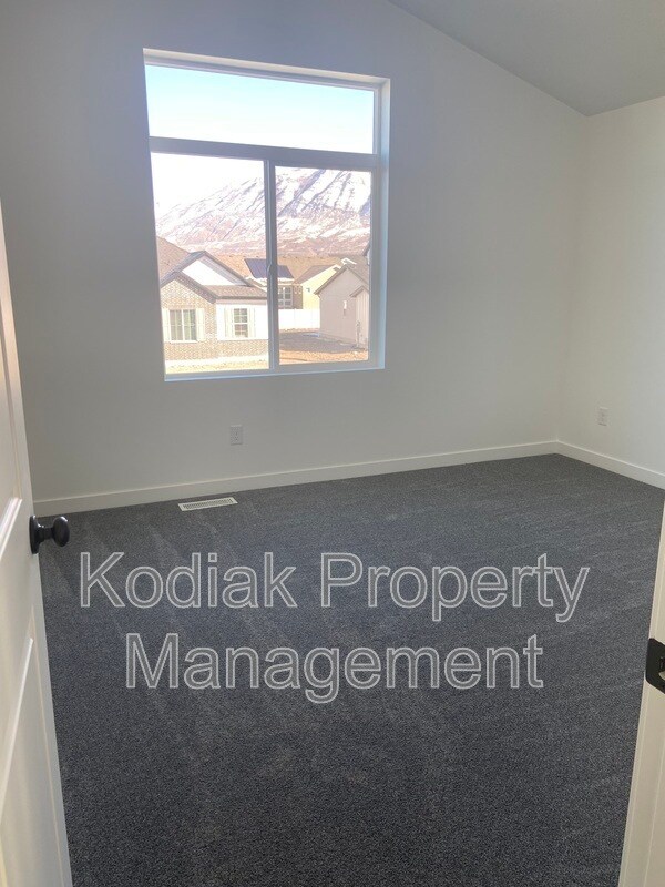 Building Photo - 1439 W Stable St