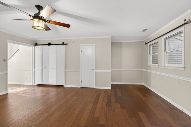 Building Photo - 207 Choisy Crescent