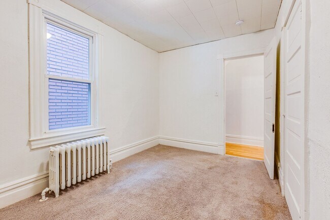 Building Photo - 406 Kingsboro St