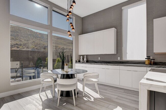 Building Photo - Mesa Ridge Luxury Oasis Feathertop