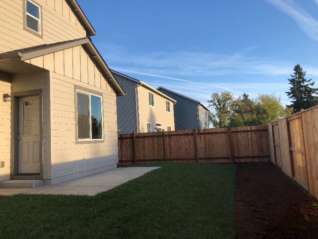 Building Photo - 2246 Streamside Wy