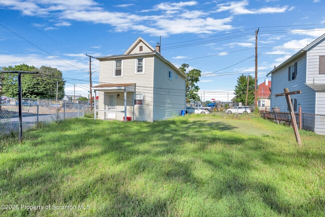 Building Photo - 987 Providence Rd