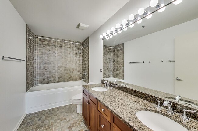 Building Photo - SW CORNER 2 BED / 2 BATH CONDO IN UNIVERSI...