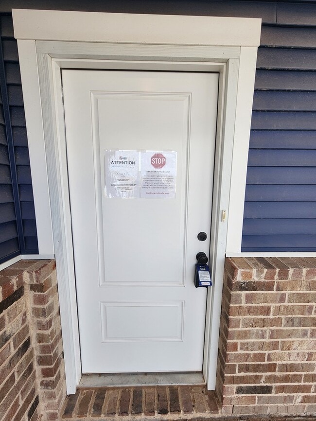 Building Photo - 3 bed 2 bath home, 1 car garage