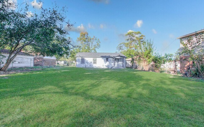 Building Photo - 9414 Lanewood Dr