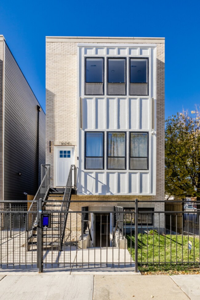 Building Photo - 1058 N Central Park Ave