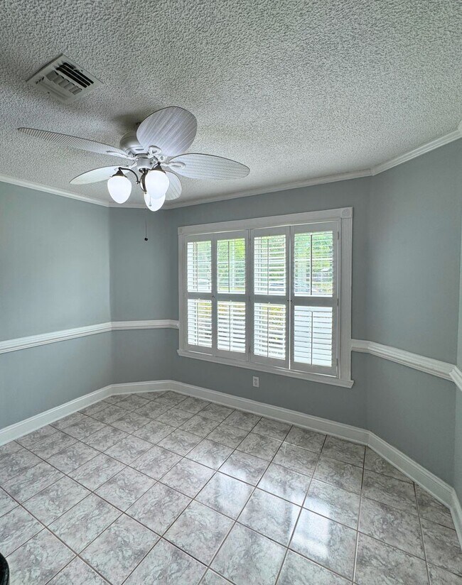 Building Photo - 3/2.5 bath home with large yard!