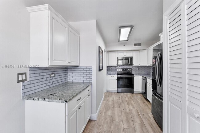 Building Photo - 7225 Promenade Dr