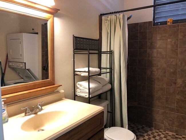 Building Photo - Pohailani Condos 2BD/1BTH
