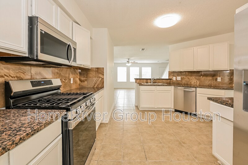 Building Photo - 20942 Foxwood Garden Dr