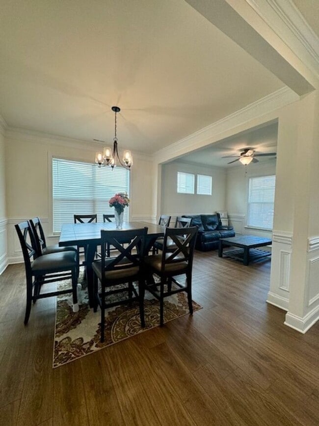 Building Photo - 5BR/4BA w/ Guest Suite + Loft in Hampton Woods