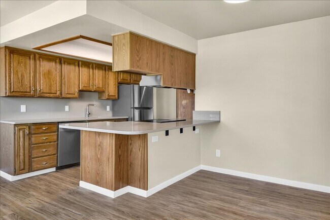 Building Photo - 561 Elm Way
