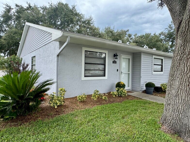 Primary Photo - 198 Somerset Cir N