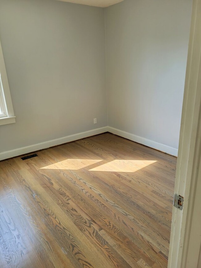 Building Photo - 3 bed 1 bath on Knob Creek Rd. near Johnso...