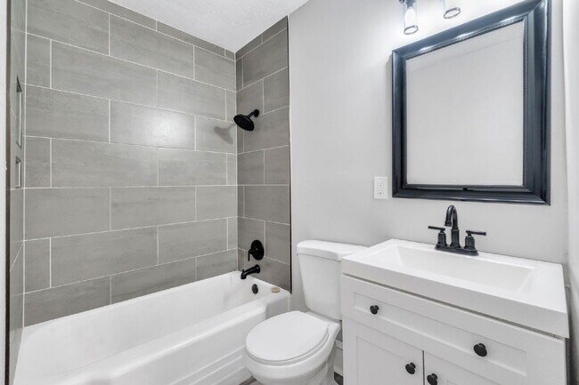 Building Photo - Stylish 2-Bedroom, 1-Bath Home with Contemporary Finishes ($1200/mo base rent***)