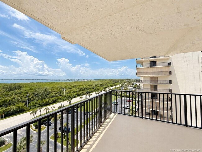 Building Photo - 10044 S Ocean Dr