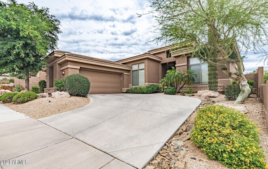 Building Photo - 11473 E Blanche Dr
