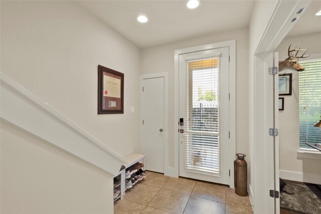 Building Photo - 1413 Nagle St