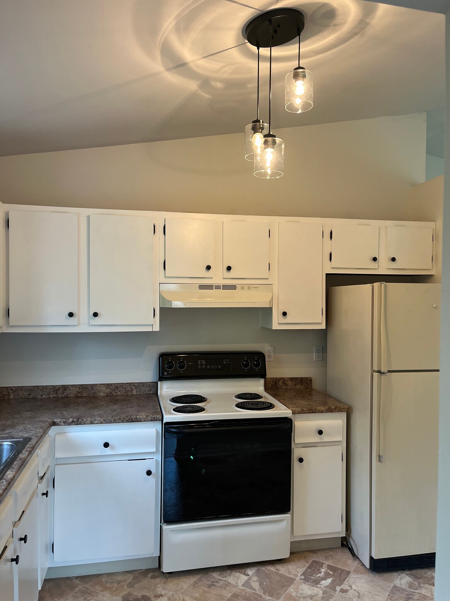 Building Photo - 44 Suncrest Dr