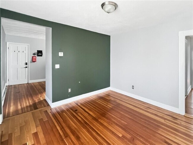 Building Photo - 362 Weeden St