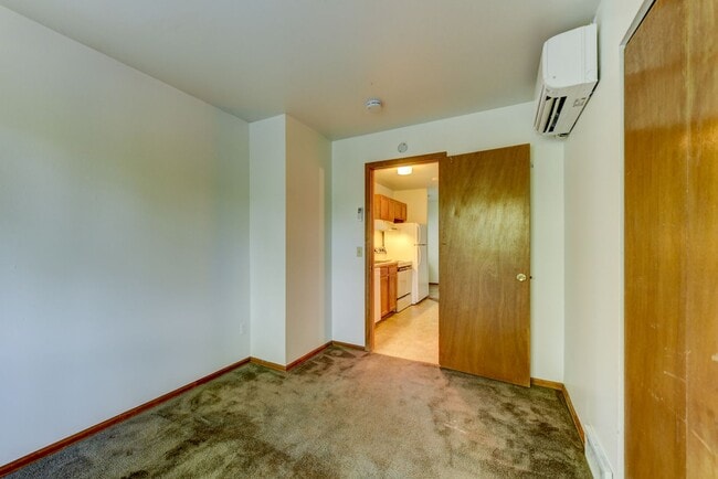 Building Photo - 2005 Goss St