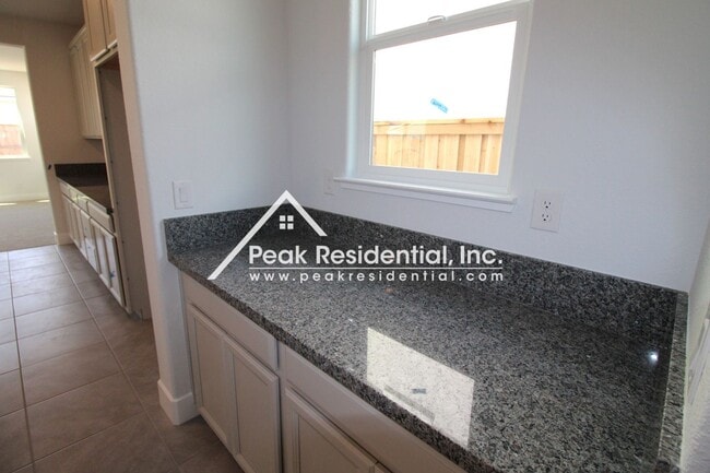 Building Photo - 4 br, 3 bath House - 8200 Triplefin Way