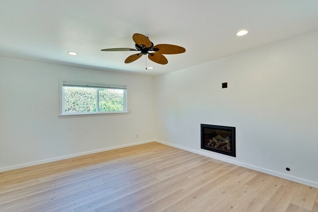 Building Photo - Welcome to this Beautifully Updated 3 Bed ...