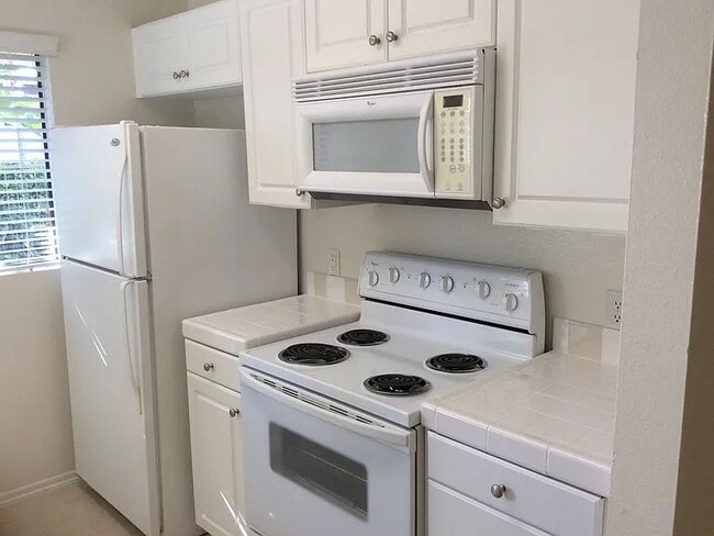 Building Photo - "Charming 1-Bedroom Retreat in Prime Irvine Location – Your Perfect Urban Oasis!"