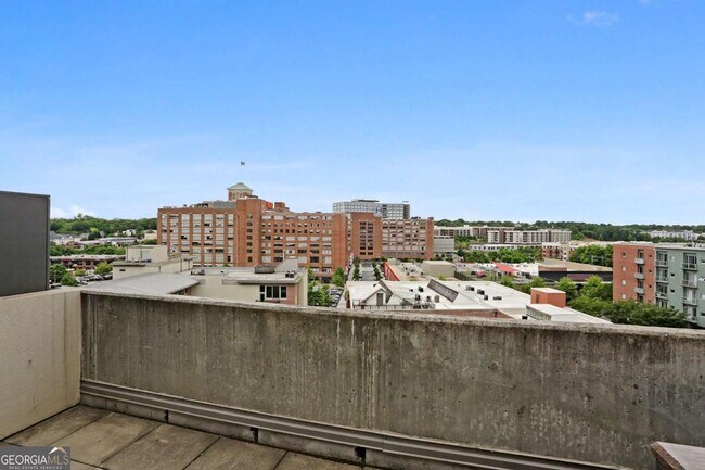 Building Photo - 640 Glen Iris Dr NE