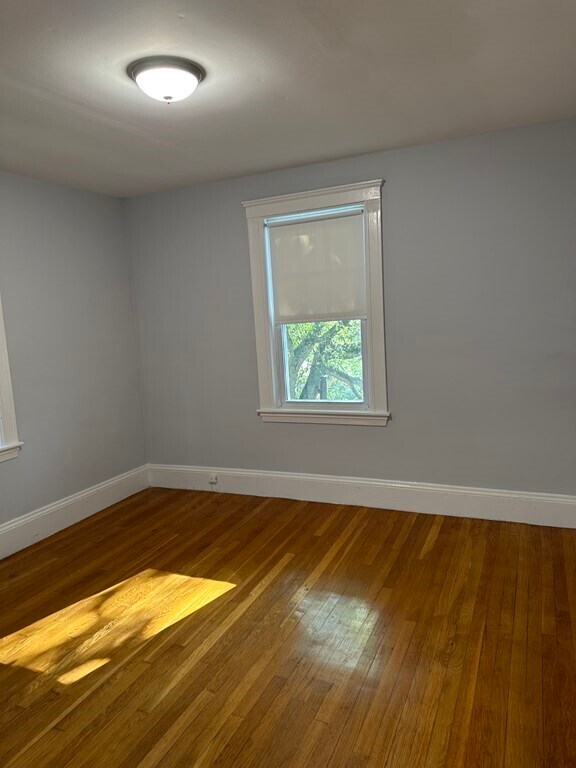 Building Photo - 18 Symmes St