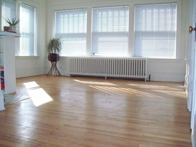 Building Photo - 1919 Dupont