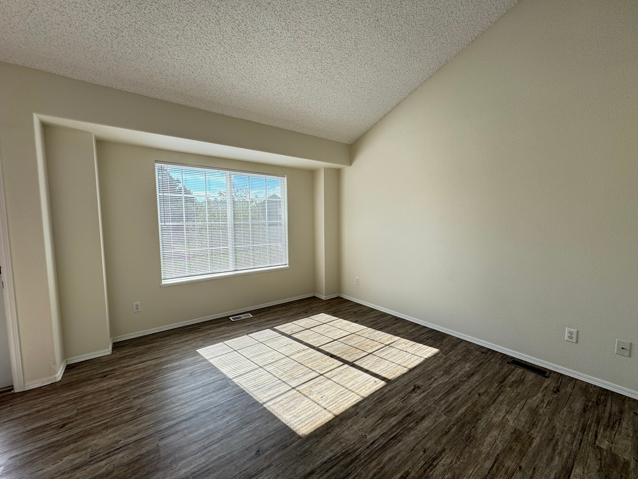 Building Photo - 879 Barn Owl Dr