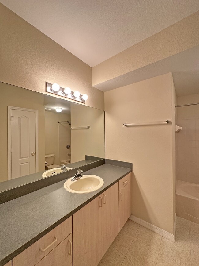 Building Photo - 110 SW Peacock Blvd