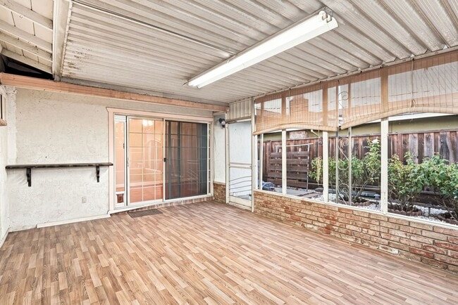 Building Photo - 4448 Irvington Ave