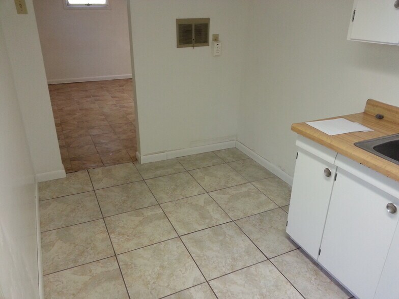 Building Photo - 3518 Cribbon Ave.