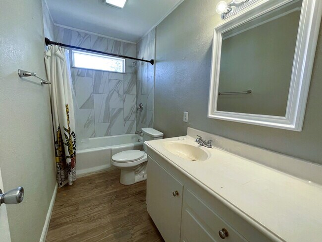 Building Photo - Breathtaking Home Located Near LCU Campus & Mahon Park!