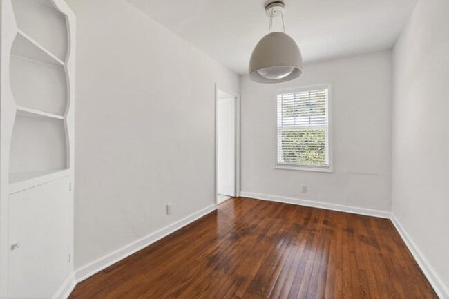 Building Photo - 236 Greymon Dr