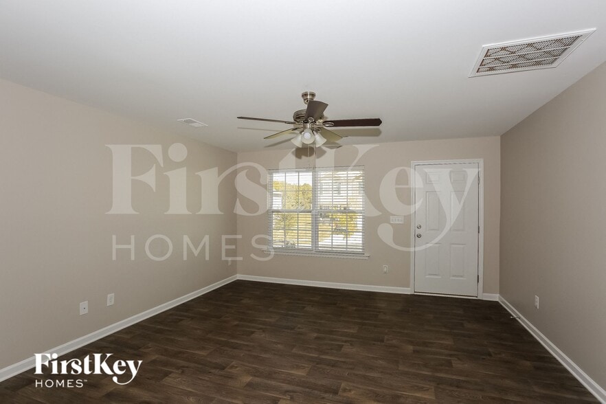 Building Photo - 413 Bennington Dr