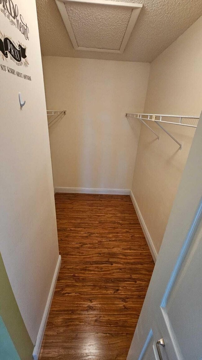Building Photo - 205 Foxtail Dr