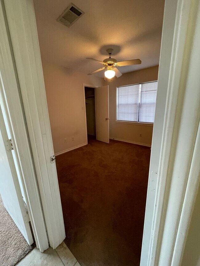 Building Photo - END OF JULY 2025 PRE-LEASE!  Spacious 3 Be...