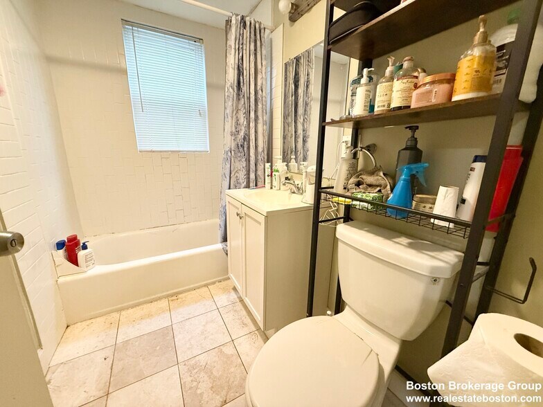 Building Photo - 3977 Washington St