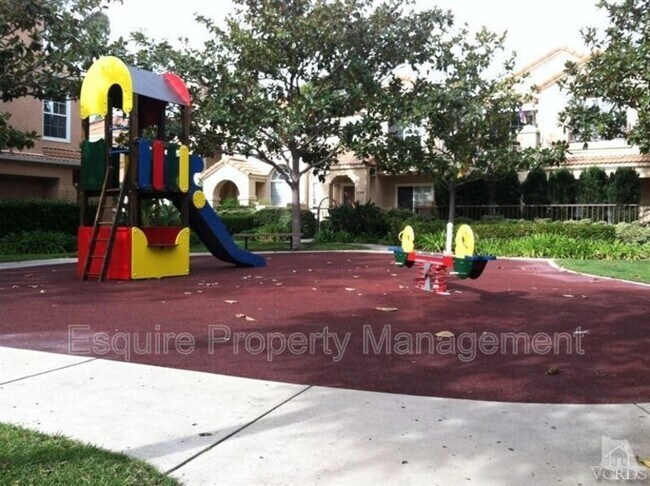 Building Photo - 1255 Jamaica Ln