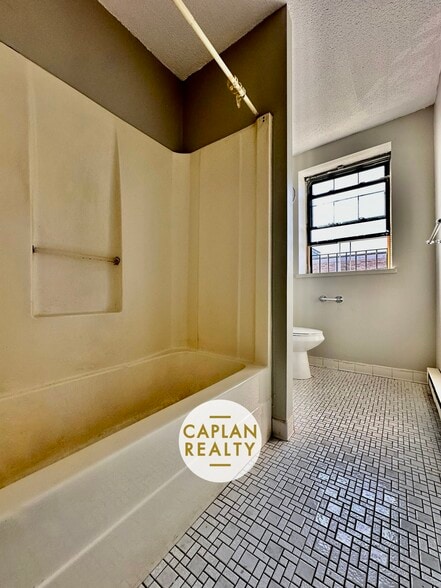 Building Photo - 1407 Chapel St