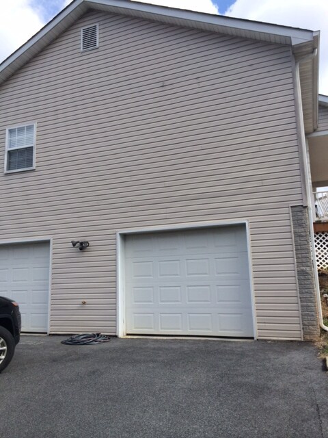 Building Photo - 77 Goldenrod Rd