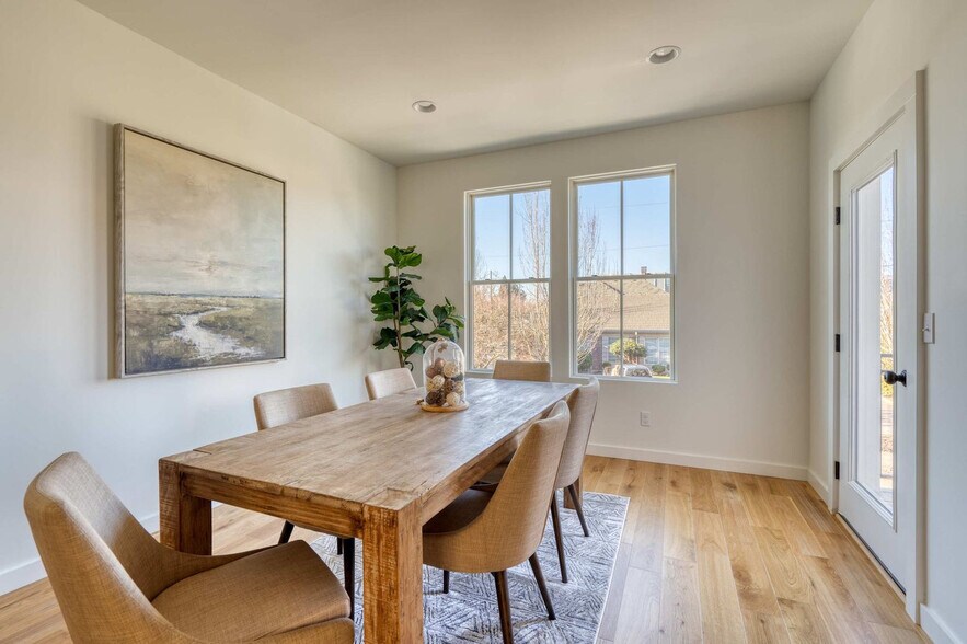 Building Photo - 516 NE 56th Ave