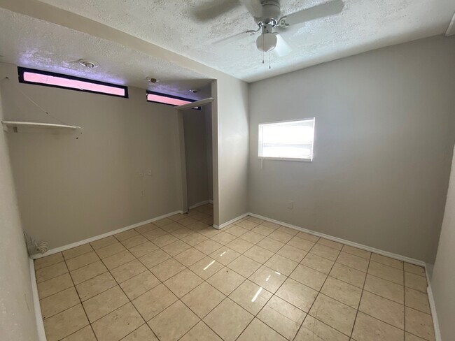 Building Photo - 500 N Mars Ave