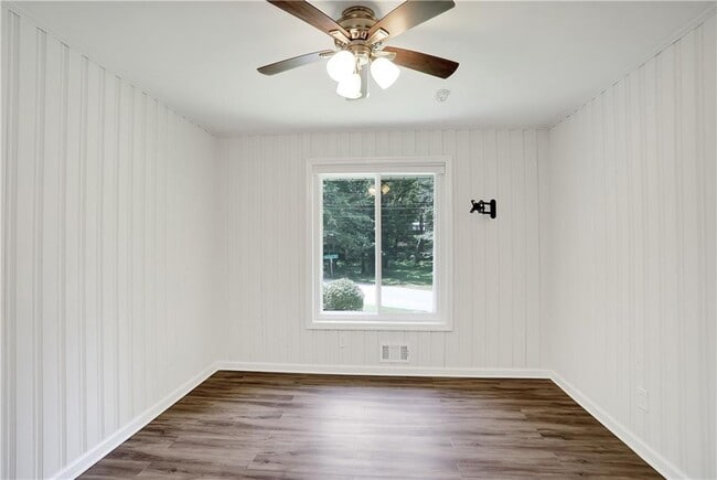 Building Photo - 46 Coopers Glen Dr SW
