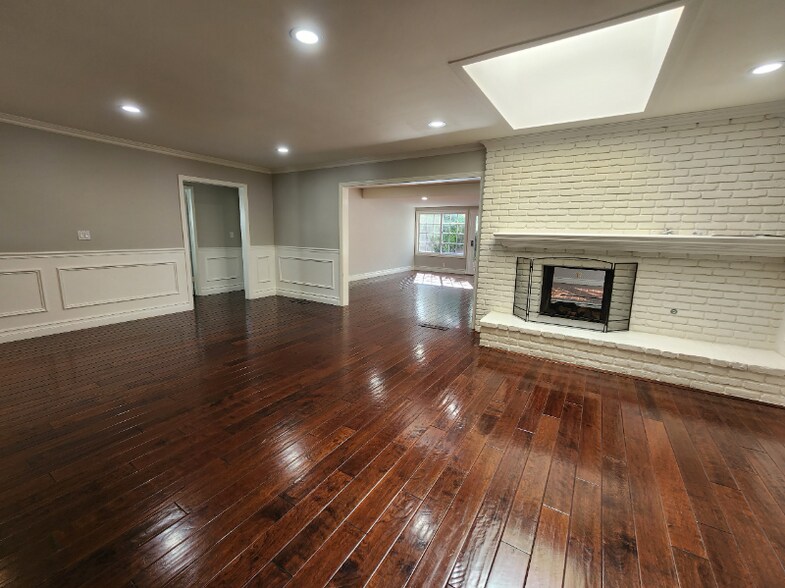Building Photo - 1219 Essex Ln