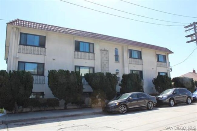 Building Photo - 811 W Nutmeg St